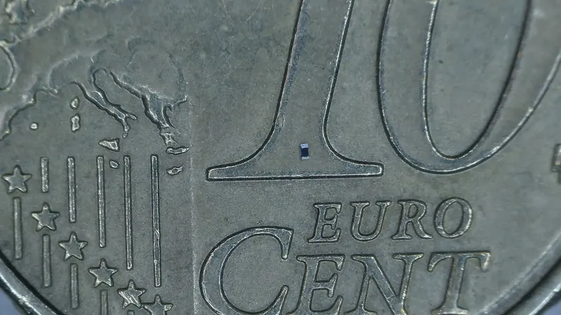 01005 on a 10 cent coin